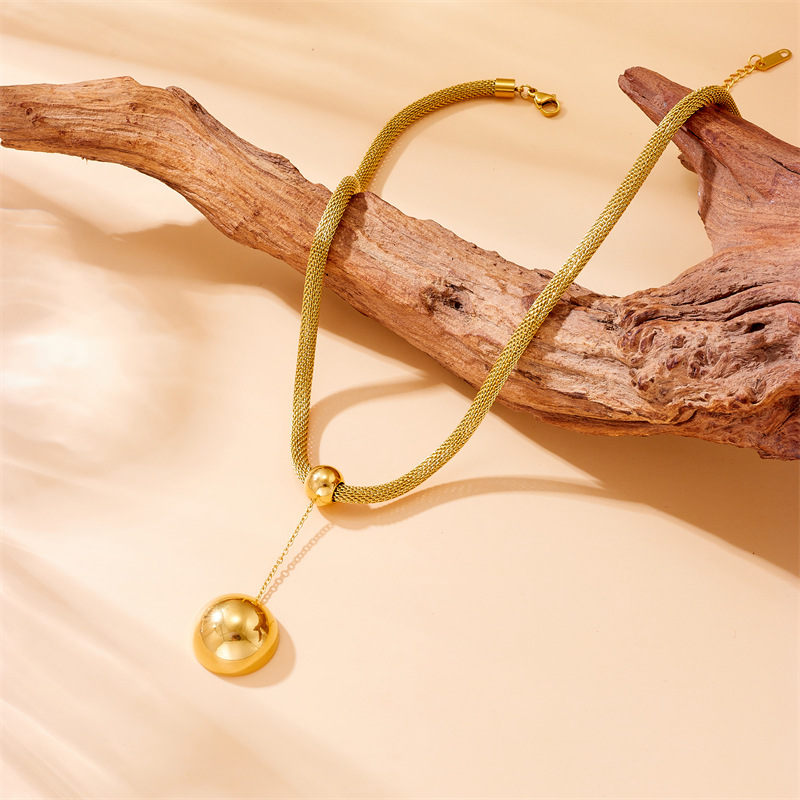 European and American cross-border fashion niche gold-plated stainless steel round geometric pendant mesh chain accessory necklace Specification drawing