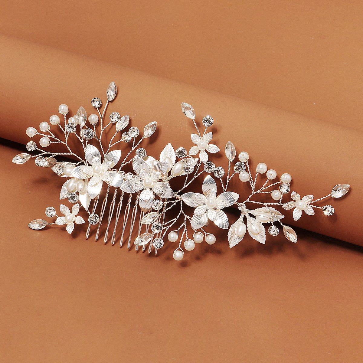 New Chinese-style bride's hair accessories, handcrafted combs, wedding gowns, retro evening gowns, beautiful floral rhinestones, flower-patterned and flower-patterned dresses, hair combs full figure