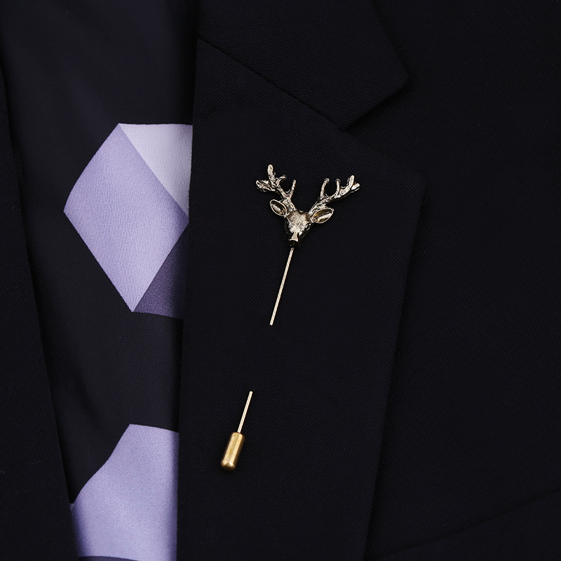 Z104 European and American retro brooch Men's small suit Insert brooch accessory Original retro deer head brooch Application Scenario
