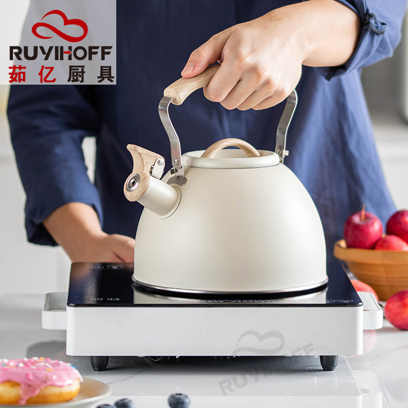 Amazon's new off-white Mingyin kettle for brewing tea and coffee, a 3L European and American mingyin kettle, a light luxury kitchenware with a folding handle Application Scenario