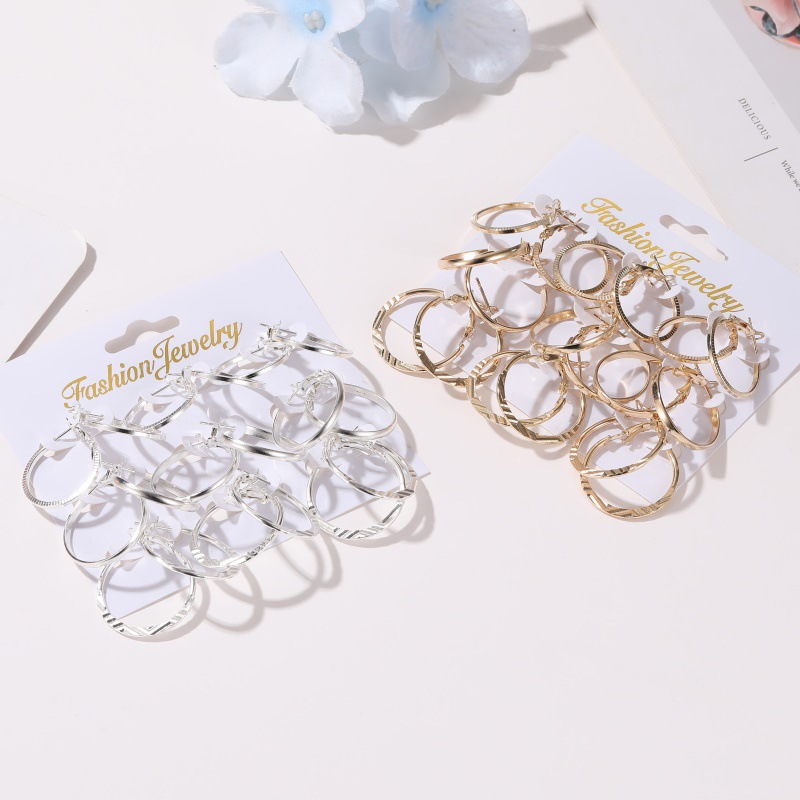 Cross-border best-selling earrings: Simple and versatile circle 9-pair earrings, women's European and American style personalized combination card stud earrings Application Scenario