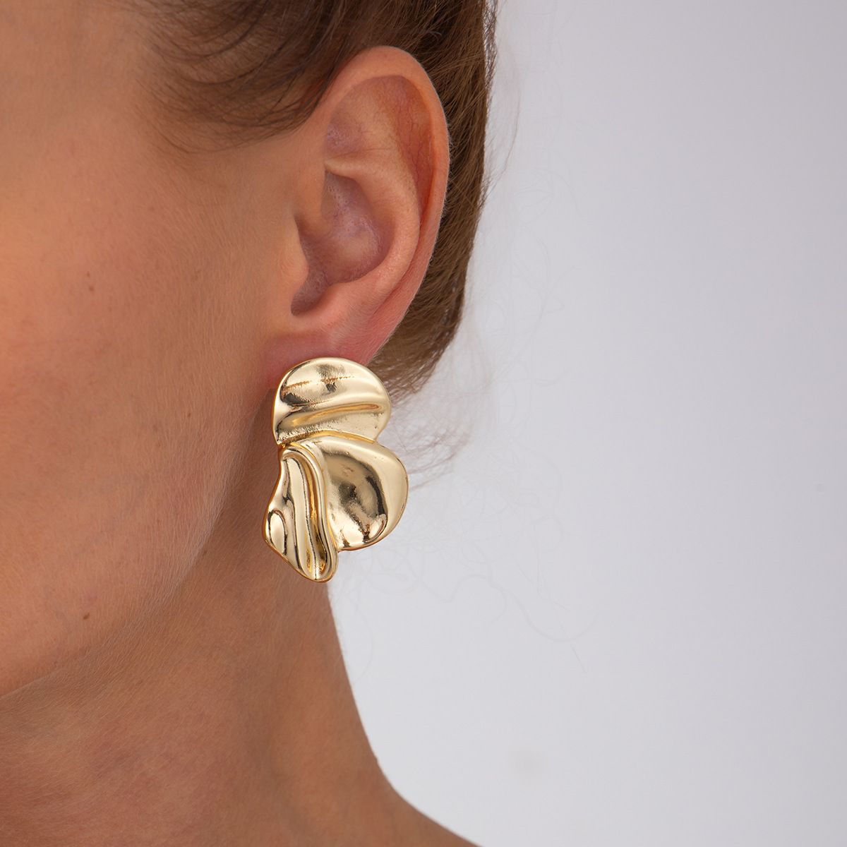 European and American ins design sense retro petal stud earrings for women cross-border exaggerated earrings three-dimensional pleated earrings accessory Application Scenario