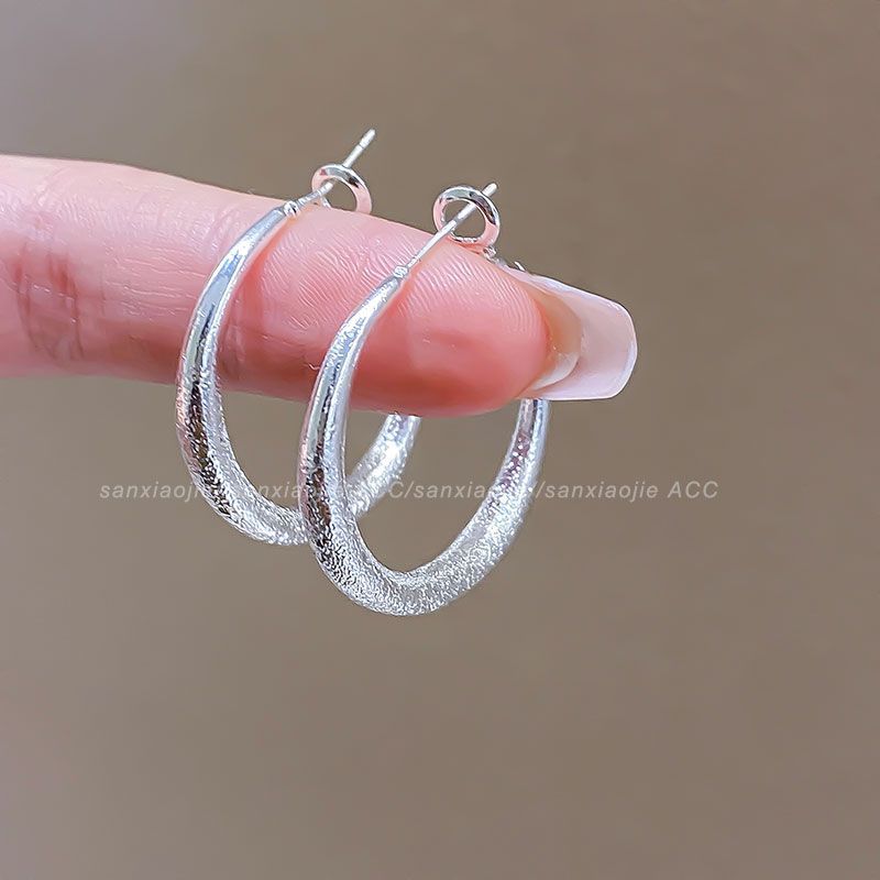 Korean niche ins high-end matte circle ear rings for women, light luxury, individual fashion, exquisite and versatile earrings and earrings Specification drawing