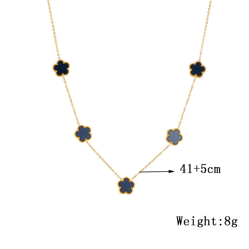 Korean-style fashionable, simple and versatile daily two-color black and white flower gold-plated stainless steel chain jewelry necklace Application Scenario
