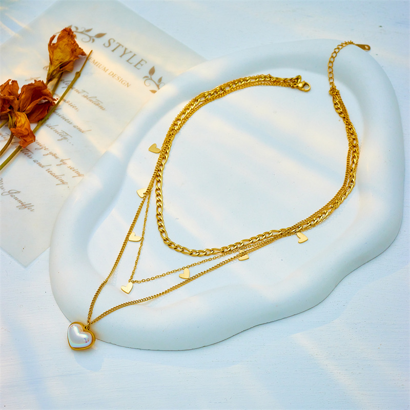 This is a versatile necklace featuring a unique and fashionable design of titanium and steel multi-layer mixed chain with a pearl and heart-shaped pendant Specification drawing