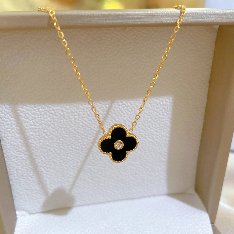【 All-titanium Steel 】 Mother-of-pearl four-leaf flower minimalist style furnace real gold necklace, female Instagram Internet celebrity collarbone chain accessory Application Scenario