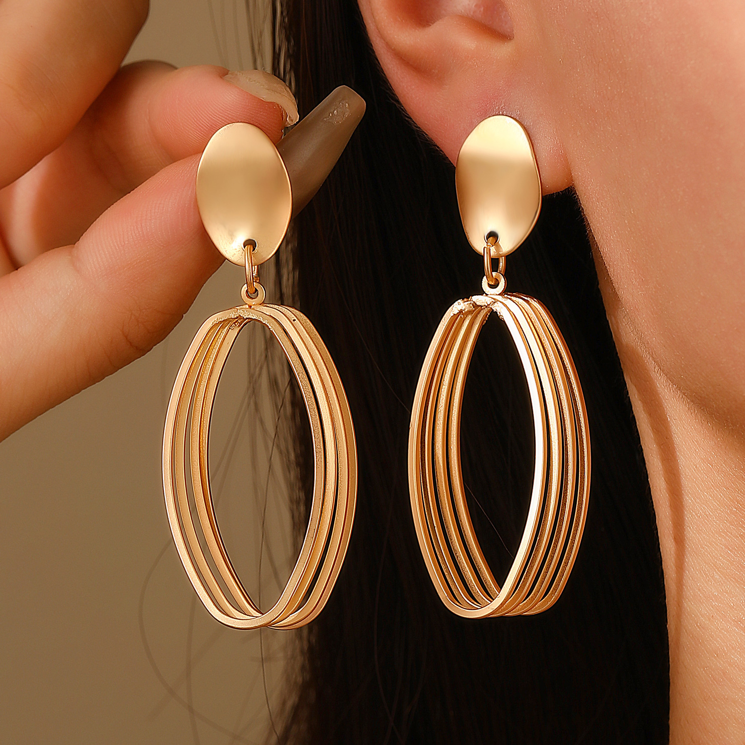 Popular cross-border best-selling fashionable hollowed-out oval earrings from Europe and America, simple geometric long hollowed-out matte earrings and earrings for women Specification drawing