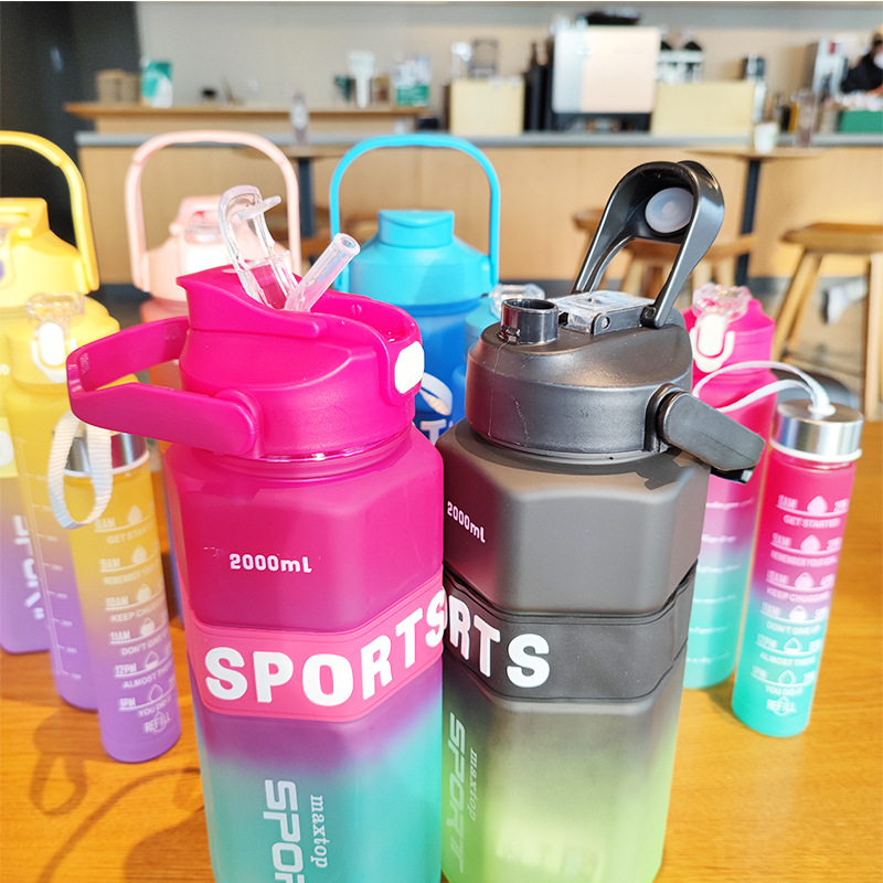 Large-capacity PET plastic cup gradient three-piece set, double-drinking straw water cup, outdoor sports portable handle cold water bottle Application Scenario