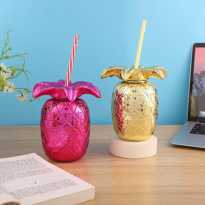 Factory direct sales, instant delivery, gold-plated and color-plated large pineapple 650ml, PET beverage bottle with straw, large water cup details Picture