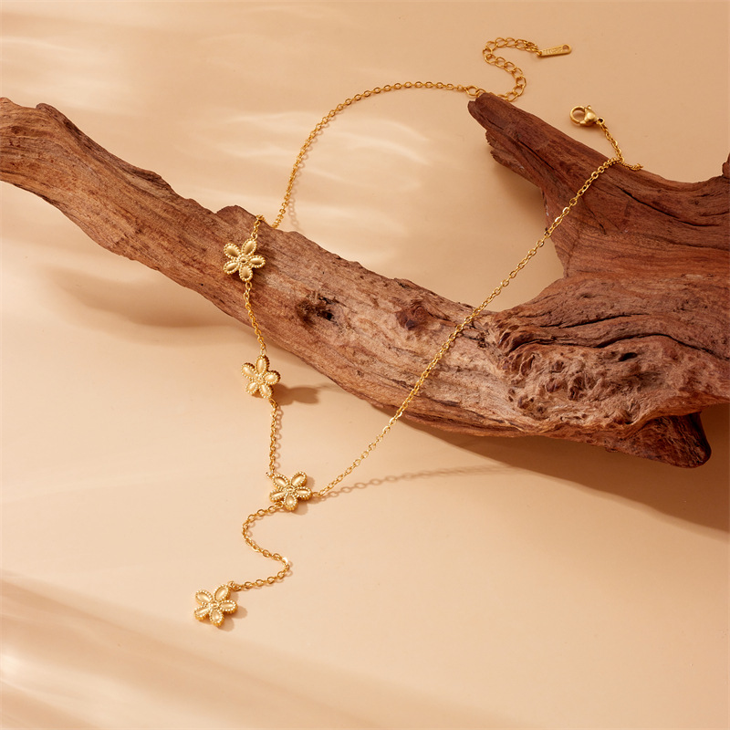 Korean-style fashionable, simple and versatile gold-plated stainless steel flower accessory chain tassel accessory necklace Specification drawing