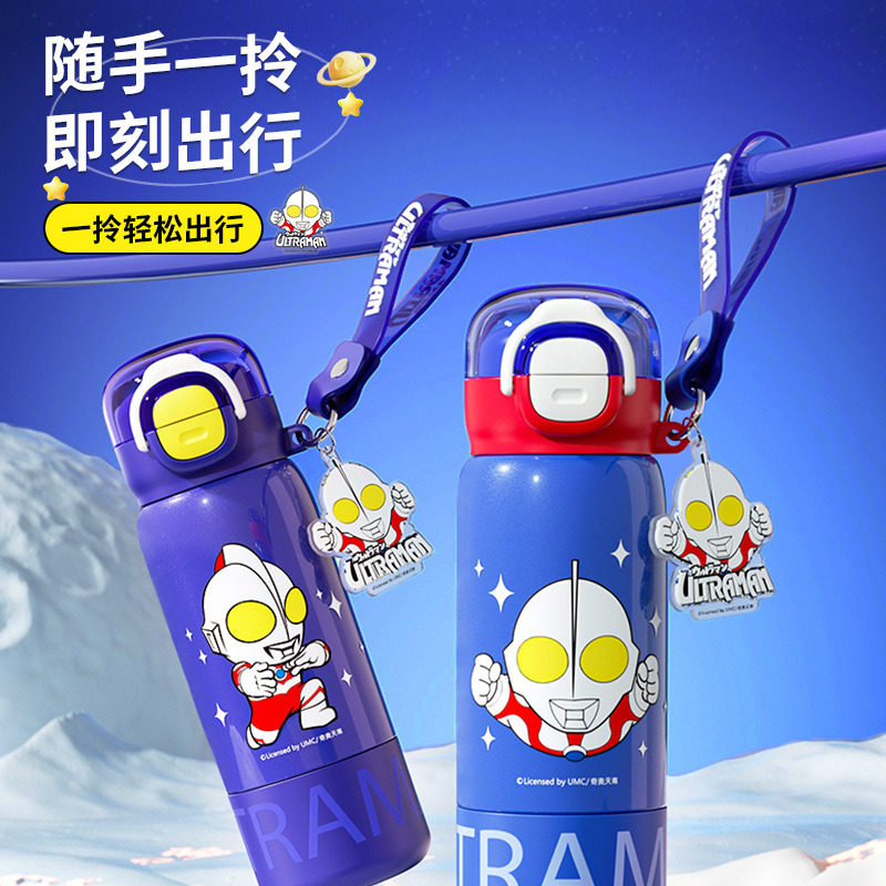 The classic Ultraman Family series fun insulated cup features a silk-screened body and a sturdy handle for easy carrying. It is a double drinking cup details Picture