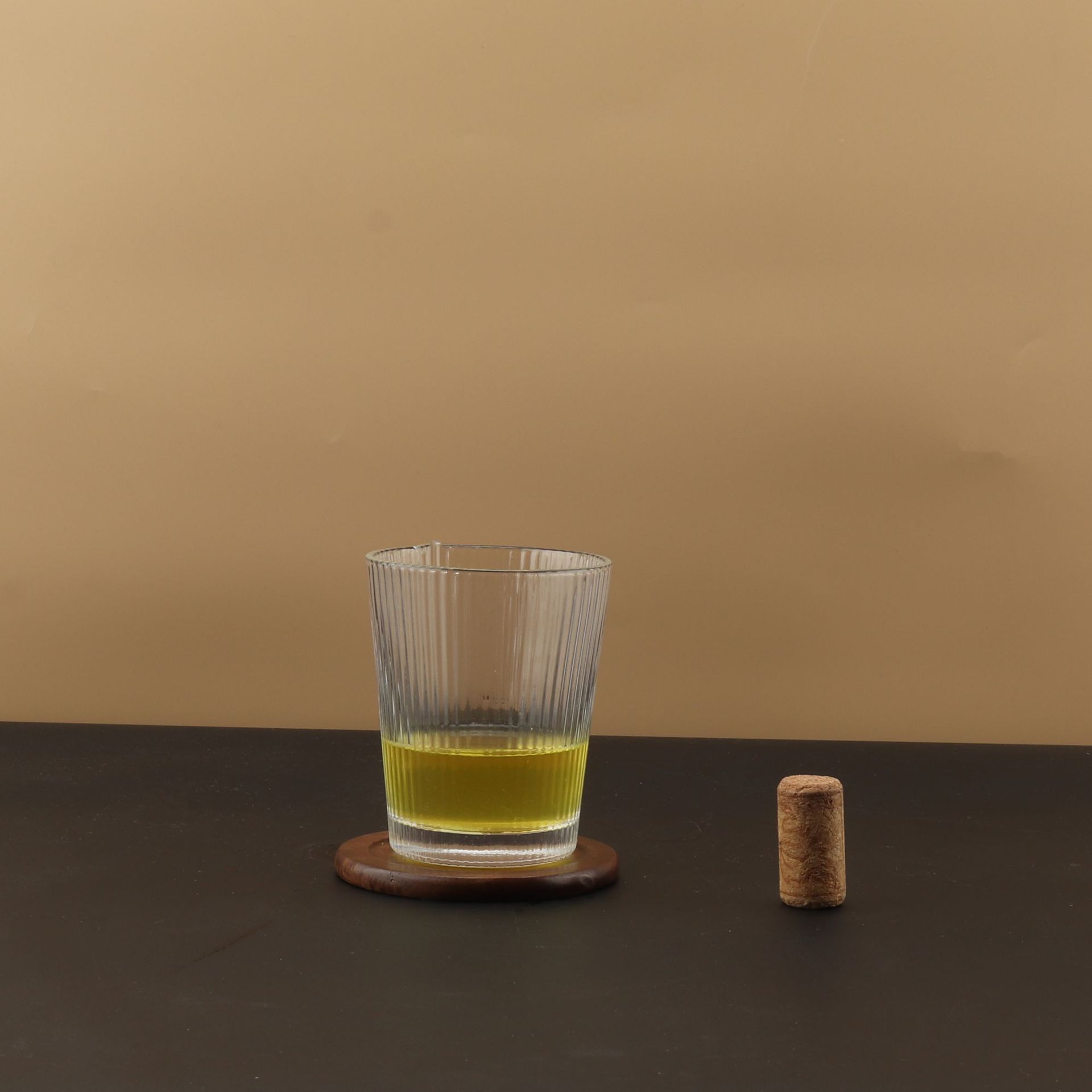 Innovative glass water cups, thick-bottomed heat-resistant tea cups, household juice cups, coffee cups, heat-resistant milk cups Specification drawing