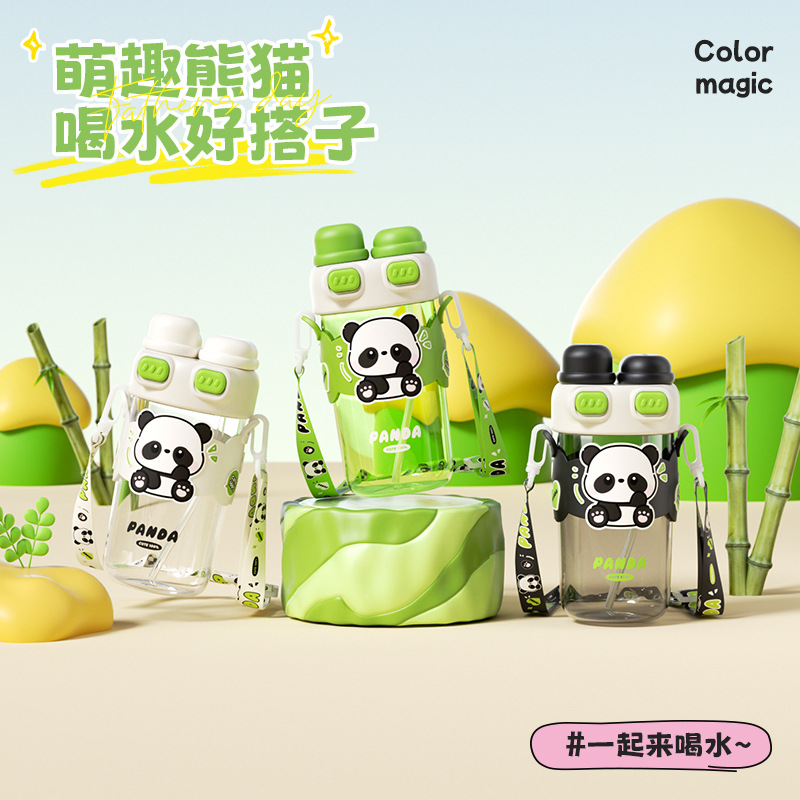 The Panda series double-lid plastic cup comes with a cup rope for easy carrying. It is a cartoon double-drinking lock children's large-capacity water cup full figure