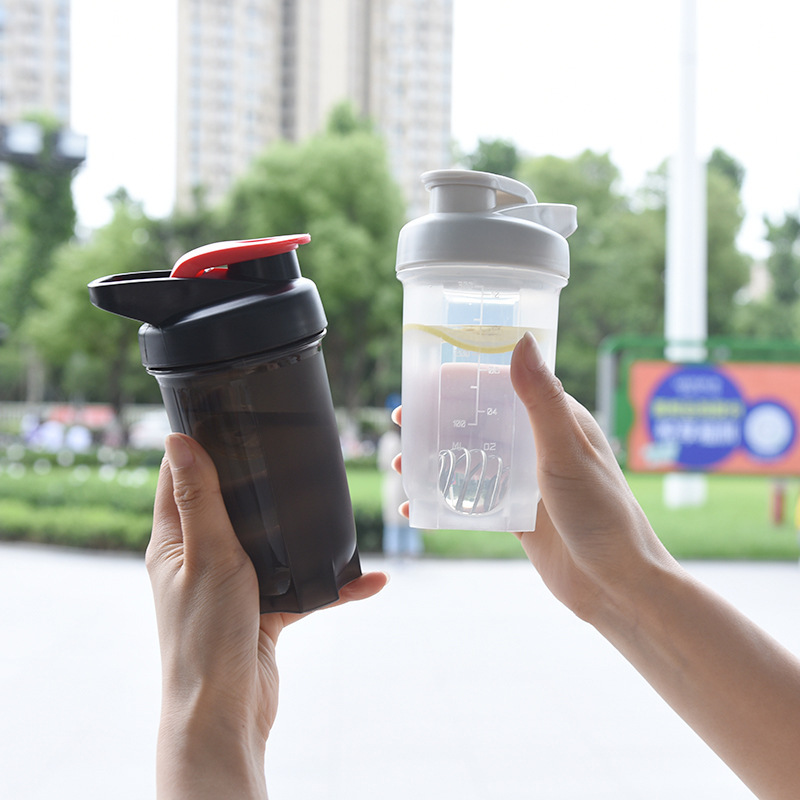 300ML plastic protein powder shaker cup made of pp material, 300ml coffee cup with scale, fitness sports cup, plastic full figure