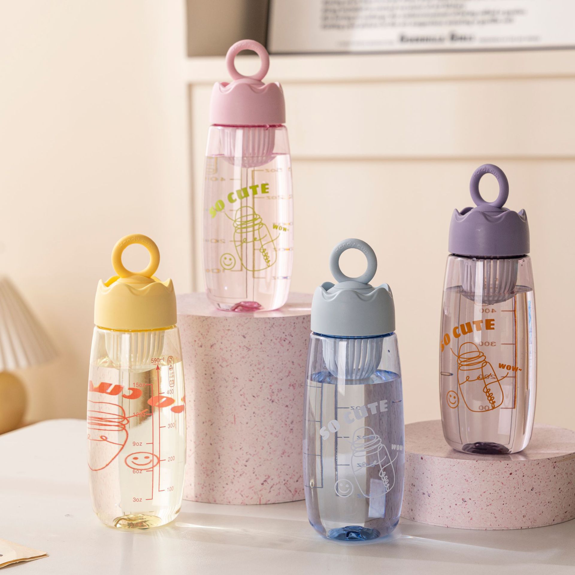 This is a popular summer fashion, compact and portable plastic anti-drop cup for both boys and girls. It has a high appearance level and can withstand high temperatures details Picture