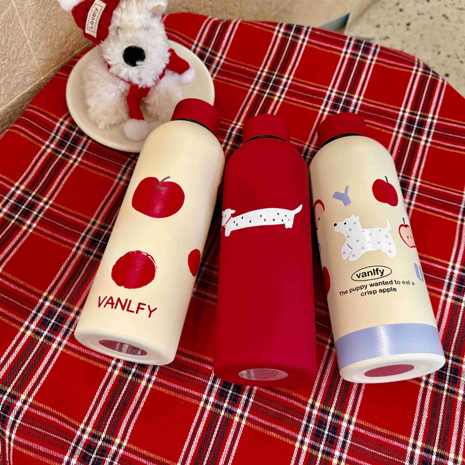 A 304 stainless steel insulated cup with high appearance standards for girls, portable and simple, anti-drop large-capacity coffee and milk cup for female students Application Scenario