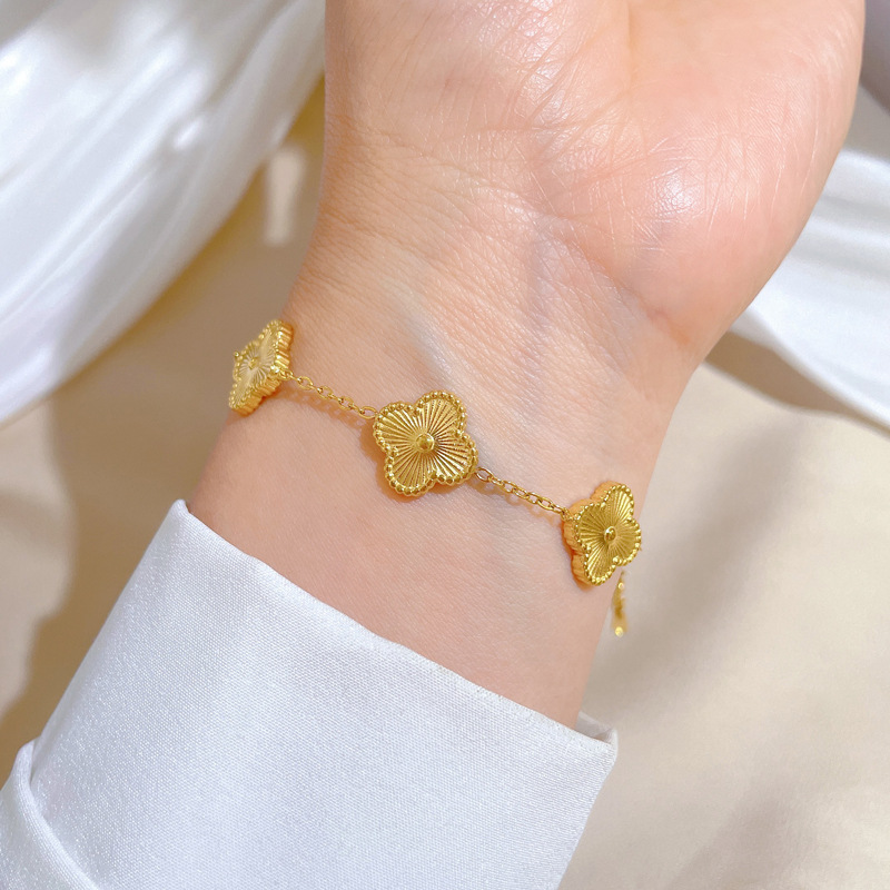 【 All-titanium Steel 】 Personalized lucky flower embossed, elegant lucky minimalist chain bracelet, female Internet celebrity retro best friend details Picture