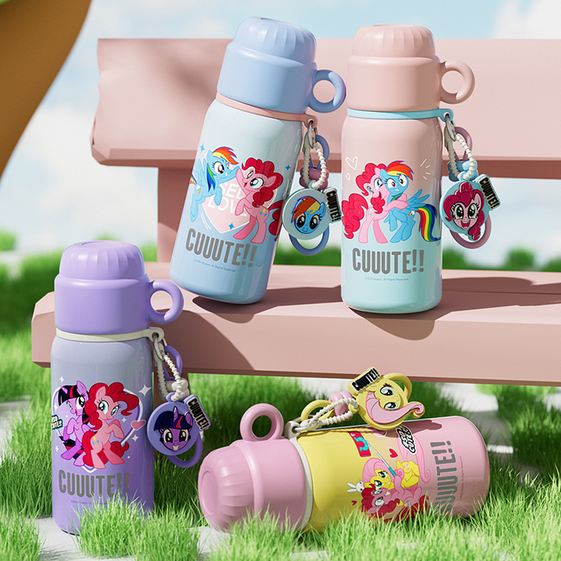 My Little Pony fashionable handle insulated cup, portable and cute student cup, double-spout three-dimensional figurine drinking cup Application Scenario