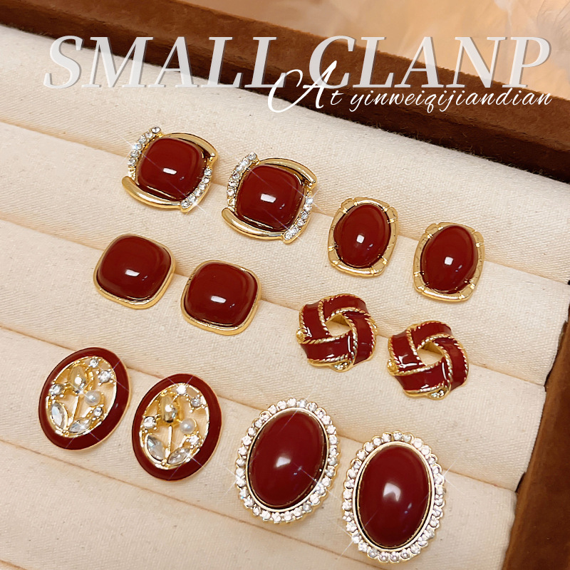 New Year's red oil-dripping earrings exude a sense of sophistication and elegance for women. Christmas stud earrings, a popular new type of earrings, create an atmosphere Specification drawing