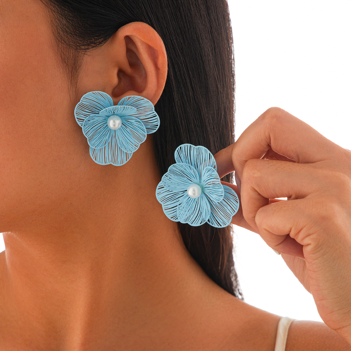 Sweet and simple cross-border accessories from Europe and America, ginkgo leaf and flower stud earrings, exaggerated country-style large petal earrings for women full figure