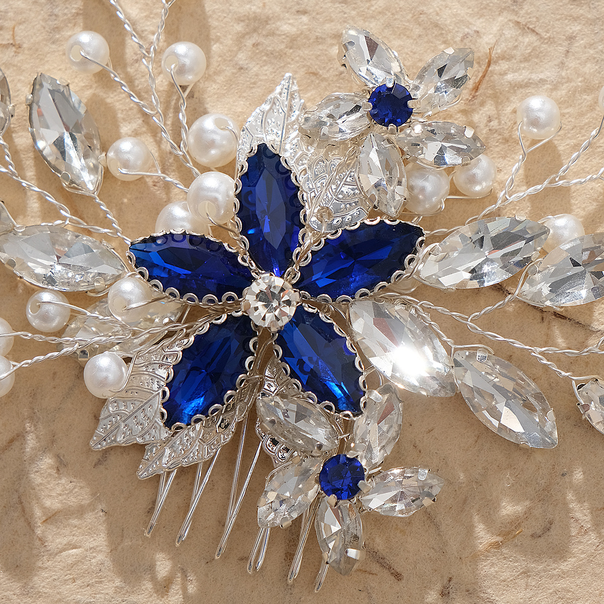 Cross-border new bride accessories, European and American wedding hair combs, handcrafted pearl blue diamond insert combs, birthday party dress headwear details Picture
