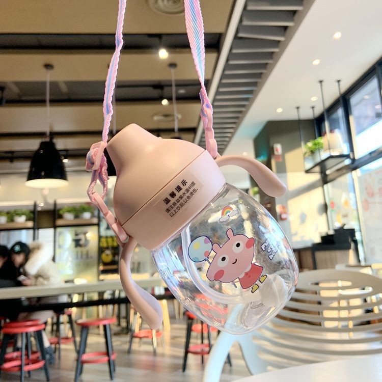 Duckbill water cup, horizontal appearance, gift cup, baby water cup, horizontal appearance, beautiful style, water cup with shoulder strap Application Scenario