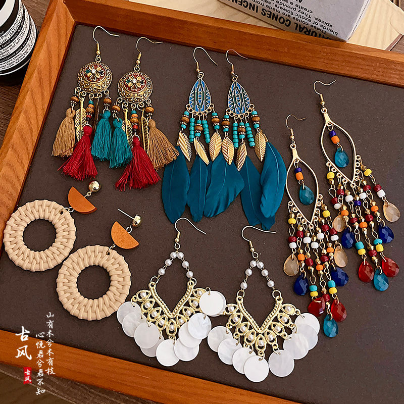 Ethnic style Su earrings, long and niche woven feather stud earrings, 2025 new travel outfit ear hook earrings full figure