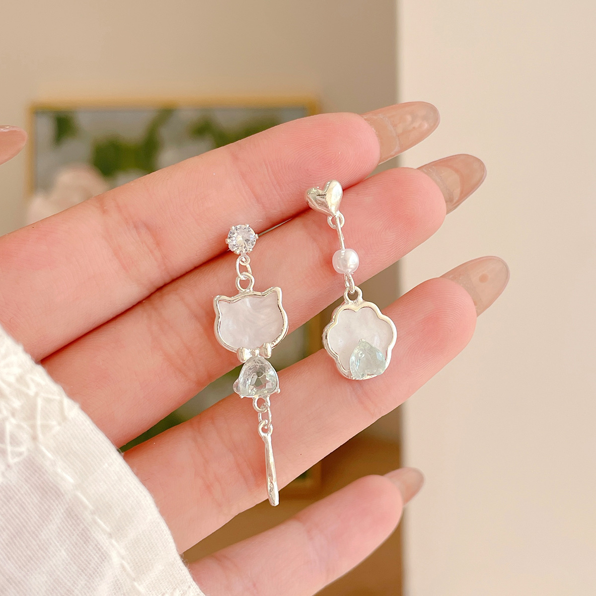 Simple zircon cat earrings, silver needle geometric AB style, cute and exquisite tassel earrings, sweet and niche earrings Application Scenario