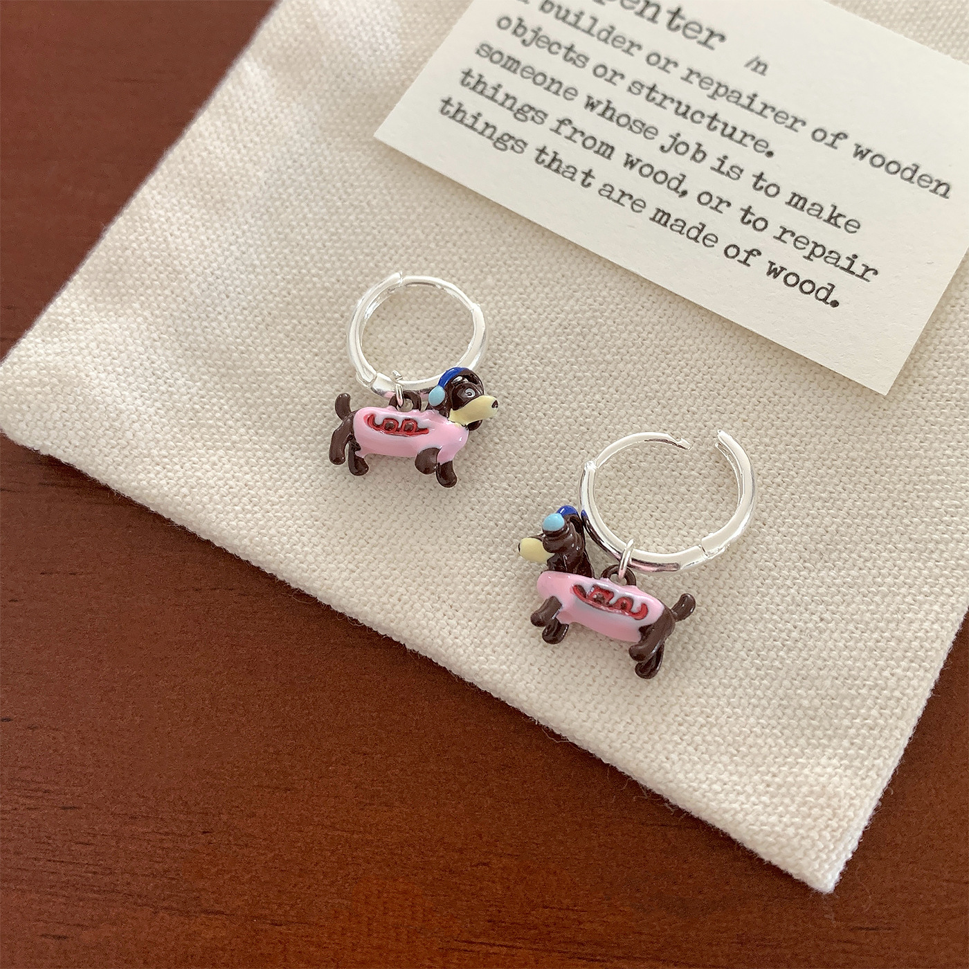 New cartoon color oil-dripping Dachshund ear buckles for girls, cute, exquisite and niche design, fun and childlike student earrings Application Scenario