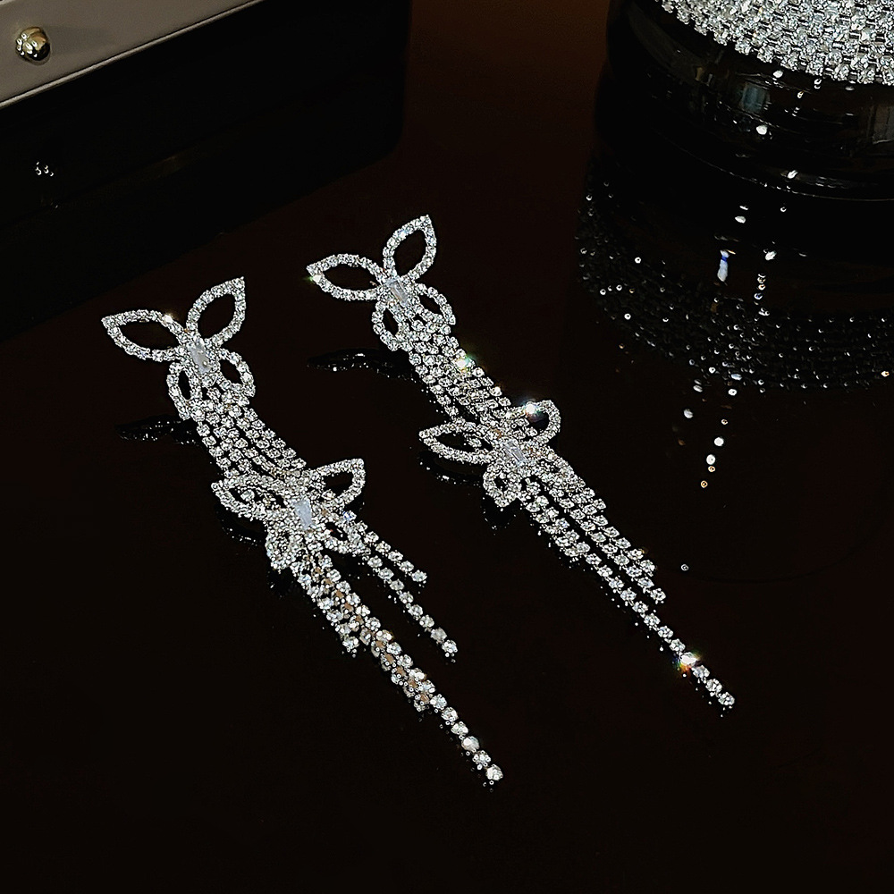 925 Silver needle European and American exaggerated butterfly earrings, women's fashion, versatile and elegant earrings, full diamonds, super shiny, high-end earrings Application Scenario