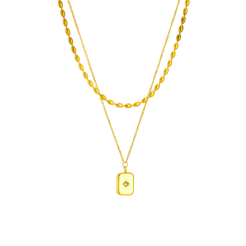 This is a retro three-dimensional square pendant with a cold European and American fashion style, featuring an eight-pointed star and diamonds. It is exquisite, simple and versatile, and can be stacked on a necklace Item Picture
