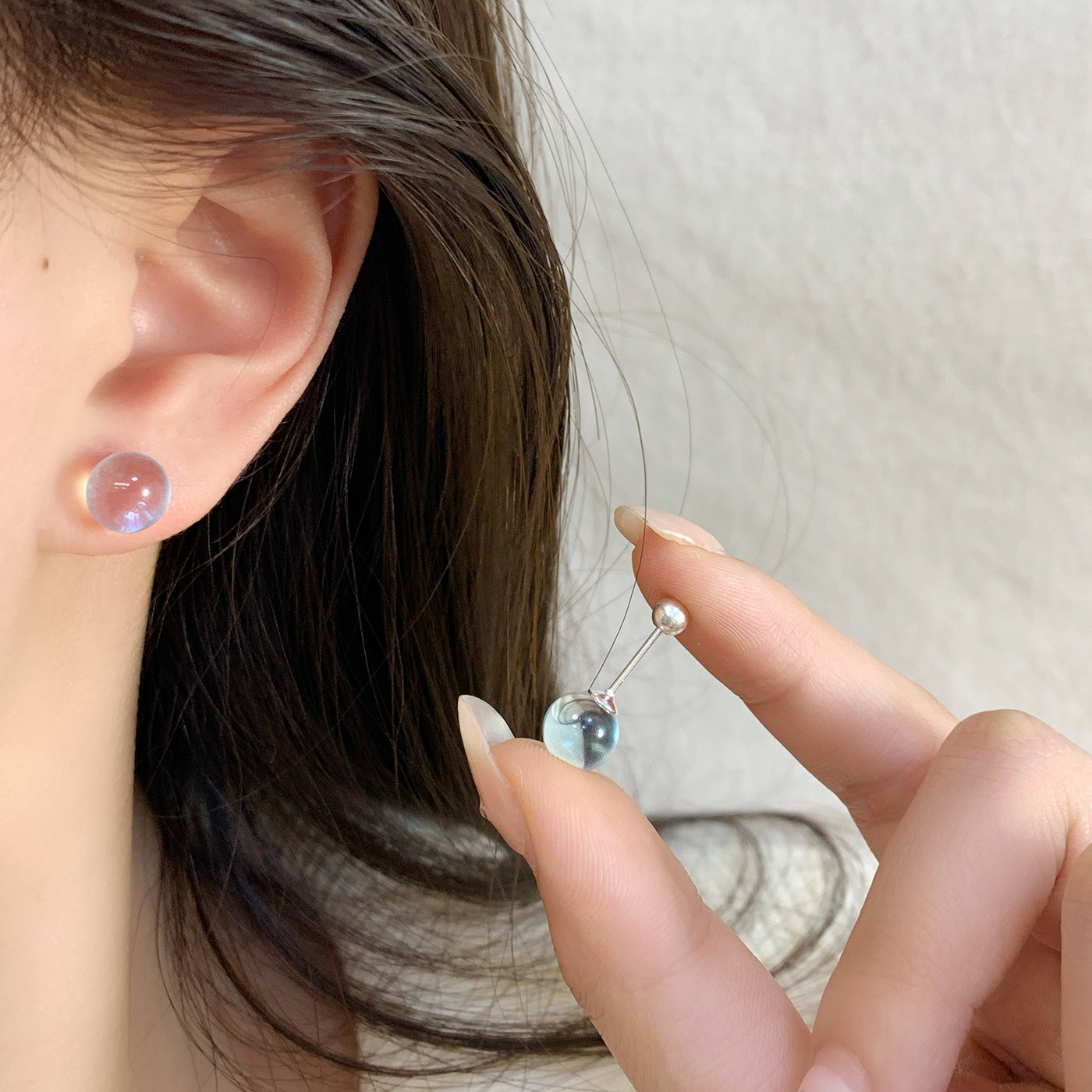 Phantom Color Bozi Soda Bubble Round Ball spiral Buckle Ear Stud, female resin, sweet and cool, spicy girl style ear bone stud Application Scenario