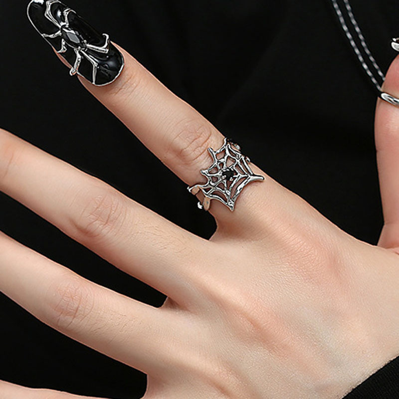 A niche and high-end metallic black spider web neutral opening ring, a sweet and cool girl's personality retro best friend ring details Picture
