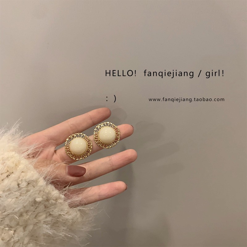 Retro Hong Kong-style chanel-style pearl earrings for women, 2024 new autumn and winter collection, French internet-famous style earrings Specification drawing