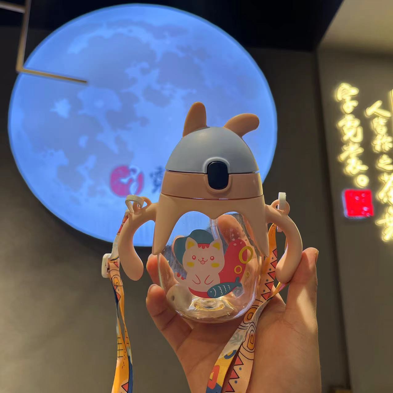 Baby learning drinking cup, appearance level, children's straw cup, drinking cup with shoulder strap and handle, baby water cup, gift water cup Specification drawing