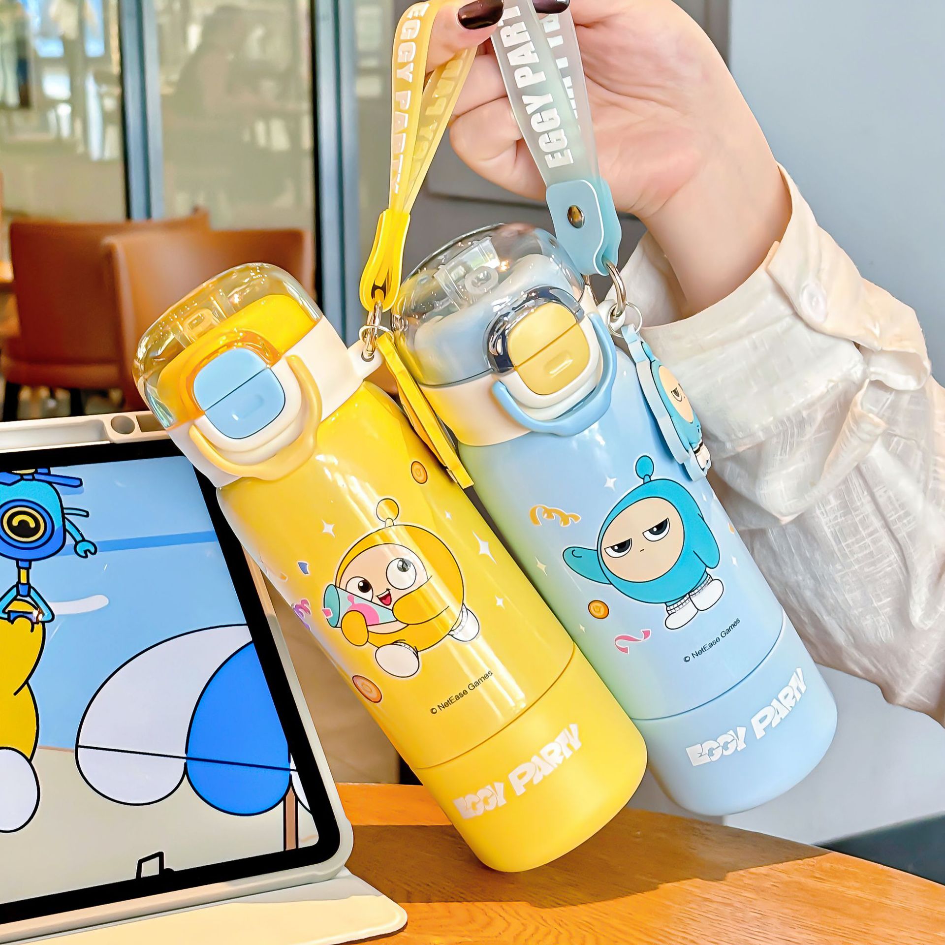 The egg doll Party Fun insulated cup comes with a sturdy teacup handle for easy carrying. It features a silk-screened design and is a double drinking cup Application Scenario