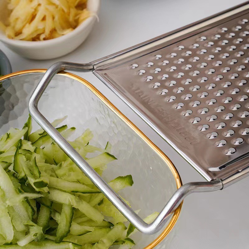 Multi-functional kitchen grater, vegetable and fruit slicer, potato and cucumber slicer, garlic and ginger grinder, wood-grain handle, small kitchen tools Application Scenario