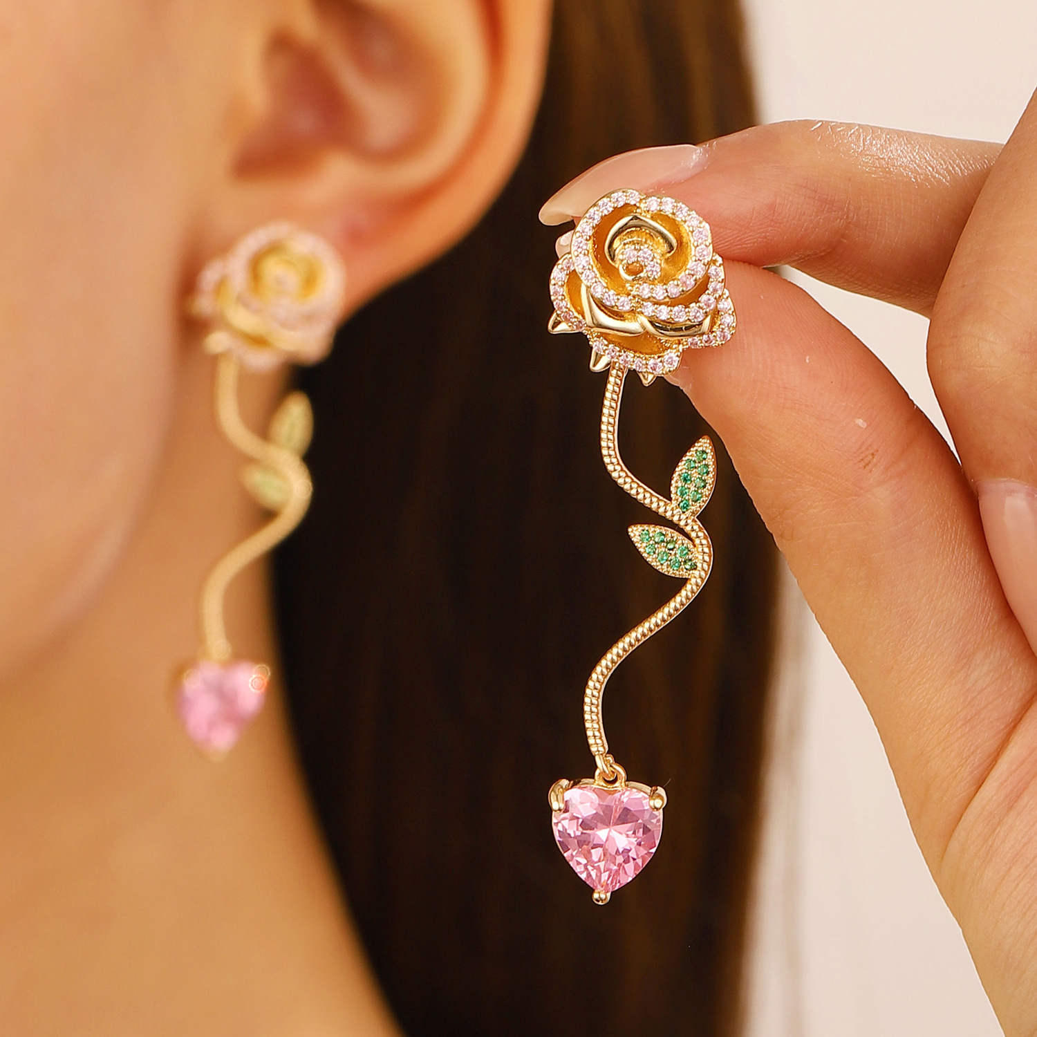 New cross-border diamond-encrusted rose earrings for women, French light luxury creative design, heart-shaped camellia stud earrings, trendy full figure
