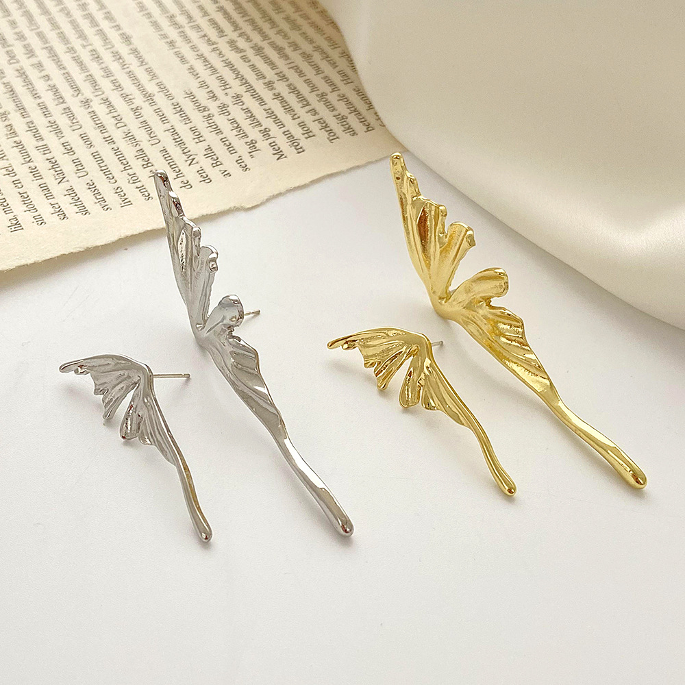 European and American ins simple liquid butterfly stud earrings, a fashionable and niche design for women, asymmetrical butterfly wing earrings and earrings Application Scenario