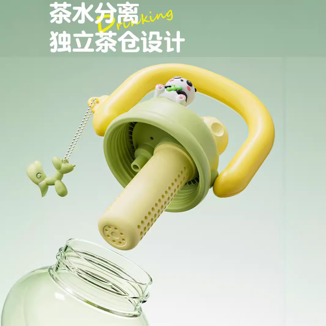 Cartoon children's water cup, double-drinking teapot, large capacity, high appearance level, portable large-belted straw cup, high-temperature resistant space cup Application Scenario