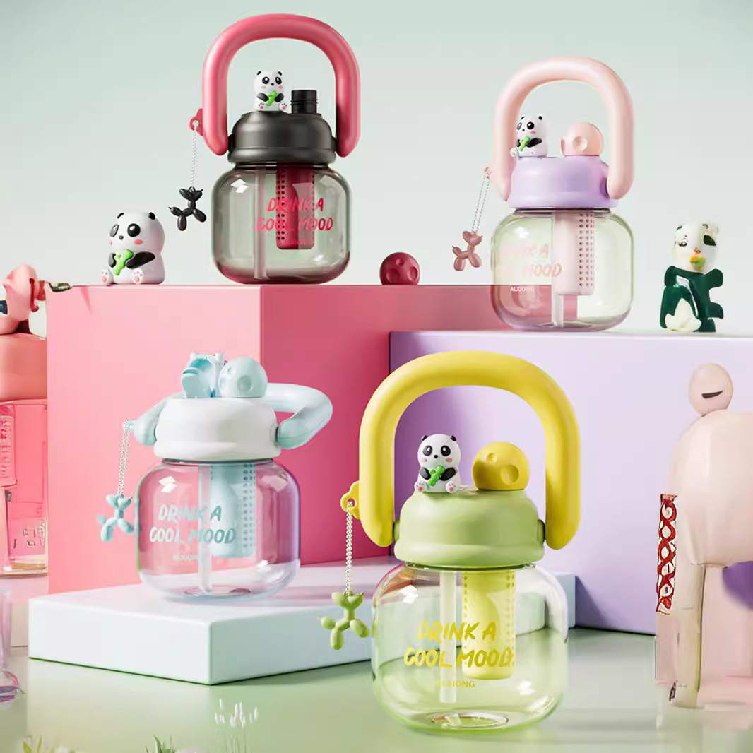 Cartoon children's water cup, double-drinking teapot, large capacity, high appearance level, portable large-belted straw cup, high-temperature resistant space cup Specification drawing