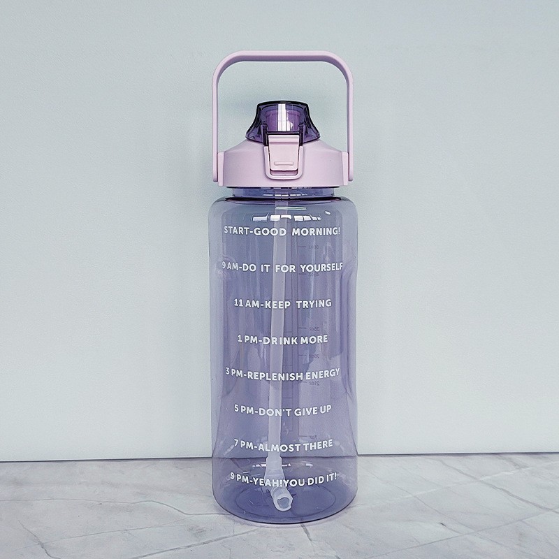 Cross-border large-capacity 2000ml space cup, transparent plastic water cup, portable straw, outdoor sports and fitness water bottle Application Scenario
