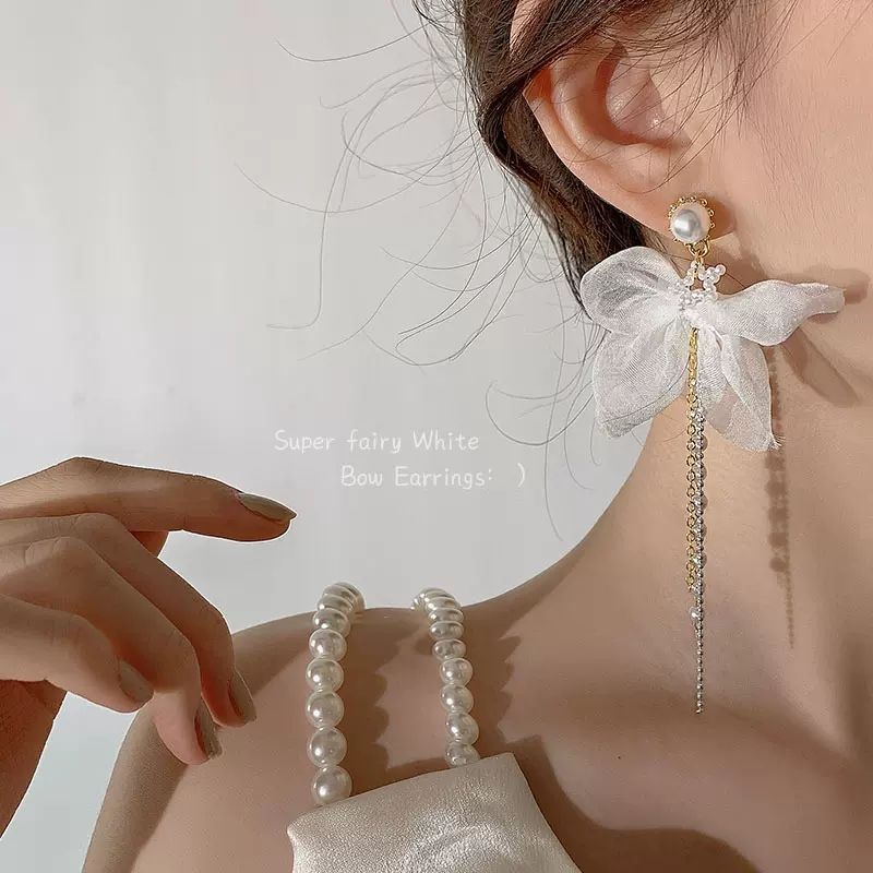 Super fairy-like bow tassel stud earrings for women, a new 2024 trendy, niche and high-end style earring, a best-selling accessory Application Scenario