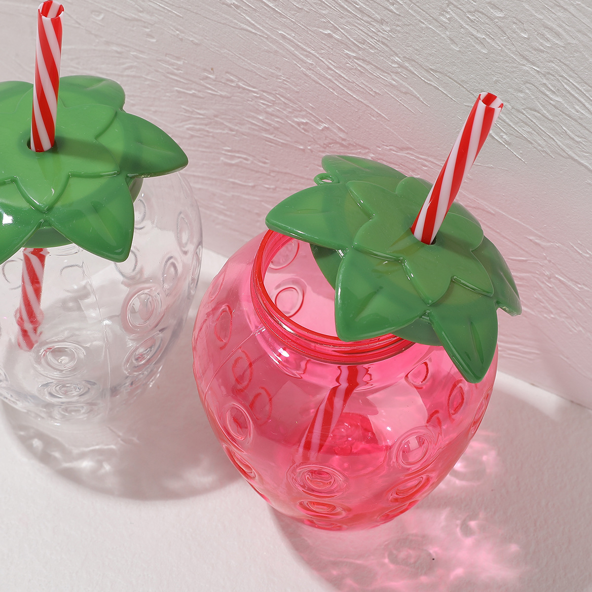Factory direct sales of disposable plastic straw cups, popular milk tea and juice drink cups, creative shaped cups, strawberry cups Application Scenario