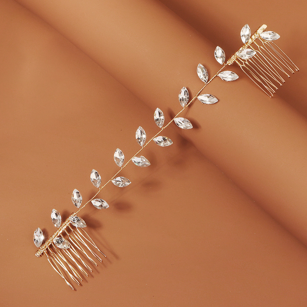 New Korean-style wedding bride accessories: Ins-style simple handcrafted hair band, versatile for daily use, and fresh water diamond hair comb details Picture