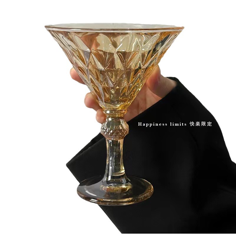 Retro European diamond-shaped tall glass, embossed champagne glass, wine glass, red wine glass, high appearance level sweet wine glass Item Picture