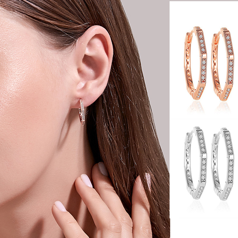 Hong Kong-style simple geometric earrings, cold diamond-encrusted polygonal ear buckles, elegant and individual, trendy earrings that are popular on the Internet full figure