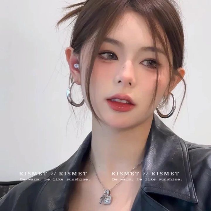 European and American large plain ring earrings 2024 new bestsellers, high-end and light luxury autumn and winter cold style ear rings, ear buckles and earrings full figure