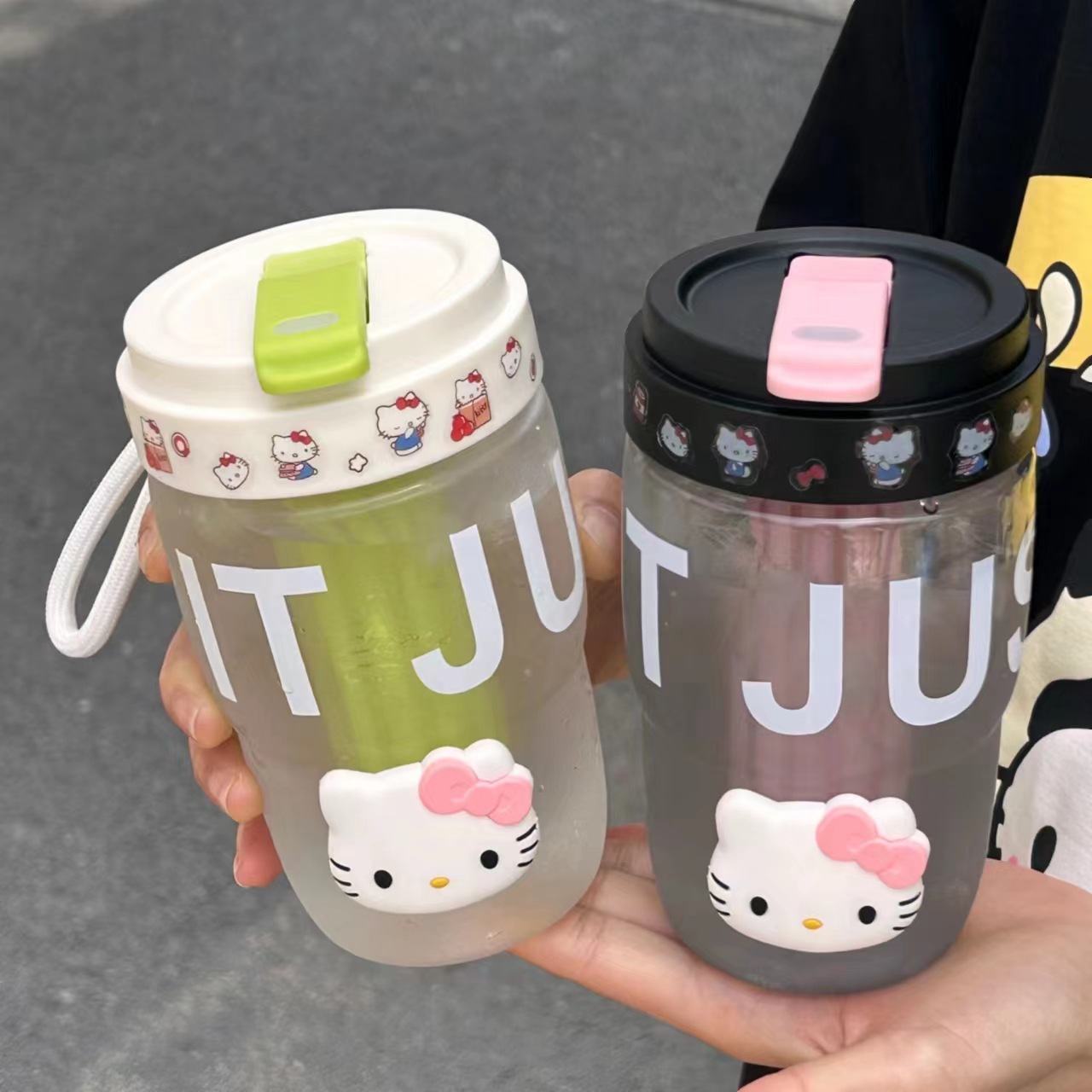 Summer fashionable and colorful lifting rope straw cup, large-capacity tea brewing plastic cup, student sports portable tea and water separation cup Application Scenario