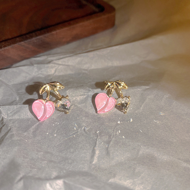 S925 Silver Needle Exquisite Zircon stud earrings for women, light luxury, retro, versatile and high-end pearl earrings, a best-selling accessory wholesale Application Scenario